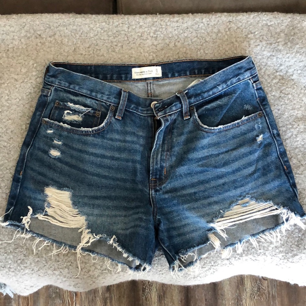 Abercrombie & Fitch Mid Rise Boyfriend Short